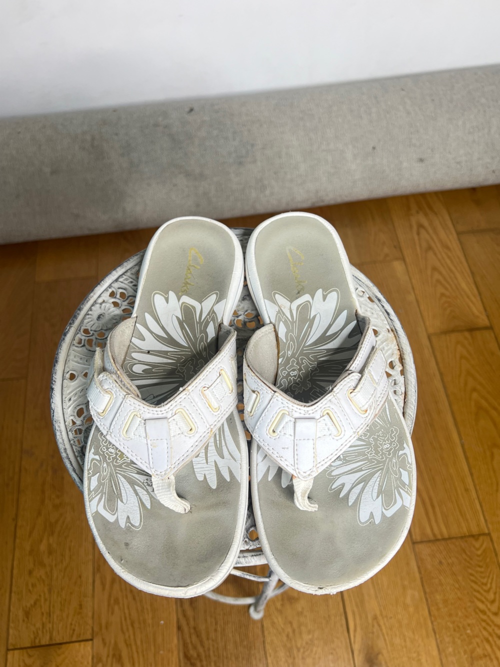 Clarks White Floral Print Toe-Post Kids Sandals